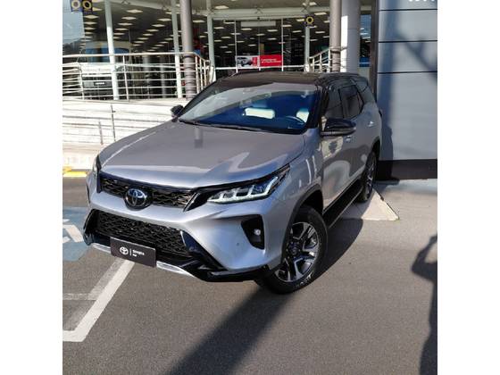 TOYOTA HILUX SW4 2.8 D-4D TURBO DIESEL DIAMOND 7L 4X4 AUTOMÁTICO TOYOTA HILUX SW4 2.8 D-4D TURBO DIESEL DIAMOND 7L 4X4 AUTOMÁTICO